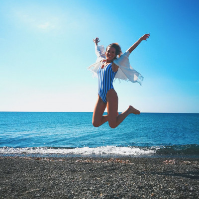 Τι έχει η βαλίτσα σου πριν ξεκινήσεις για το bachelorette της κολλητής σου στο νησί