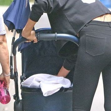 Δεν θα πιστεύετε ποια γνωστή μαμά έγινε «φέτες» τρεις μήνες μετά τη γέννηση της κόρης της (φωτό)