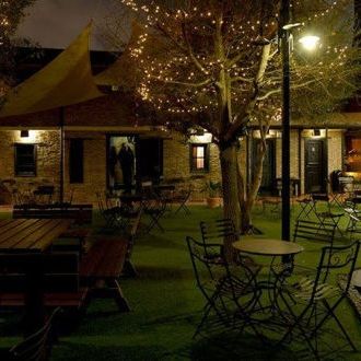 Καλοκαίρι στην θεατρική αυλή στο Χυτήριο