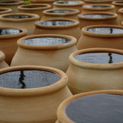 In situ εγκατάσταση της Δανάης Στράτου στο Παλαιό Ελαιουργείο Ελευσίνας