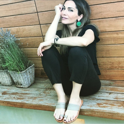 Η Δέσποινα Βανδή κάνει ηλιοθεραπεία και αγνοεί παντελώς το photoshop