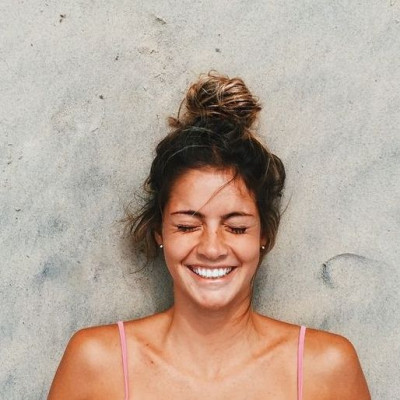 Λαμπερή επιδερμίδα κι αυτό το καλοκαίρι, με τη χρήση ενός μόνο προϊόντος!