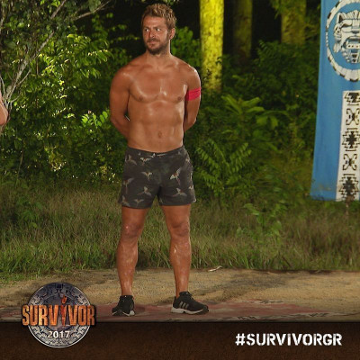 Survivor: H αποκάλυψη του Μπο για τον Ντάνο: Έδωσε τα παπούτσια του σε οικογένεια, που είχε ανάγκη