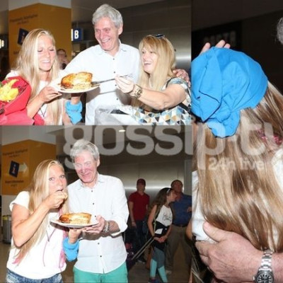 Survivor: Με γλυκά και παστίτσιο περίμεναν τη Σάρα στο αεροδρόμιο – «Λύγισε» ο πατέρας της