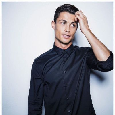 Happy dad: Ο Cristiano Ronaldo κοινοποίησε την πρώτη φωτογραφία με τα διδυμάκια του