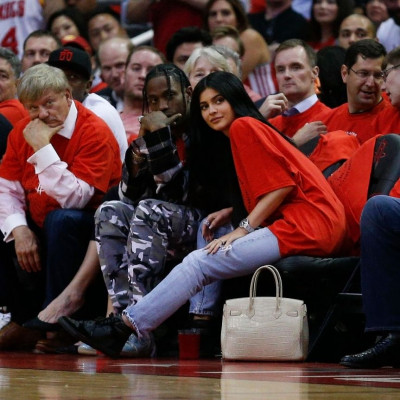 Οι φωτογραφίες της Kylie Jenner και του Travis Scott που πρόδωσαν το γάμο τους