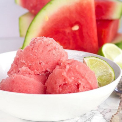 Watermelon fever: Φτιάξε μόνη σου αυτό το δροσιστικό sorbet καρπούζι