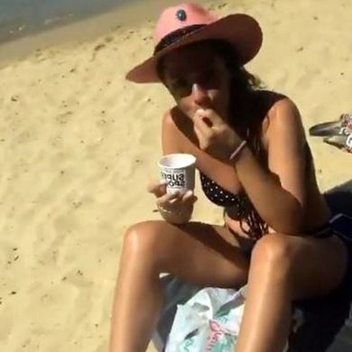 Το βίντεο που «καίει» τη Λασκαράκη – Με μαγιό και χωρίς ρετούς