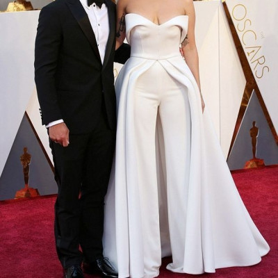 Χαρές στο Hollywood!Η διάσημη τραγουδίστρια σχεδιάζει να ανέβει τα σκαλιά της εκκλησίας το καλοκαίρι