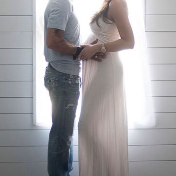 «Αυτό είναι τεράστια έκπληξη!», το μήνυμα γνωστού τραγουδιστή για την εγκυμοσύνη της γυναίκας του