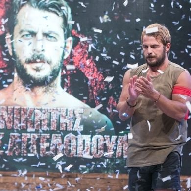 Survivor νικητής: Ο Αγγελόπουλος υπέγραψε το πρώτο του συμβόλαιο μετά τη νίκη του στο ριάλιτι