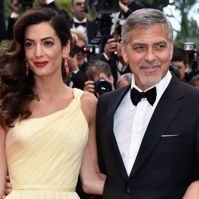 Οι πρώτες φωτογραφίες από την έξοδο Clooney-Alamuddin με τα δίδυμα κάνουν το γύρο του διαδικτύου