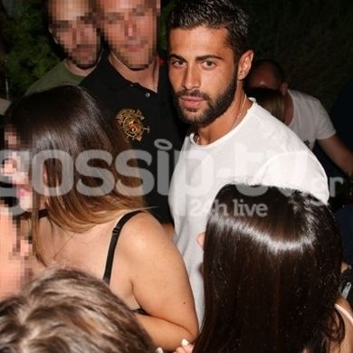Το «έκαψαν» οι Μαχητές στο μπαρ του μισθοφόρου (φωτό)! Η διαχυτικότητα του Βασάλου με την...