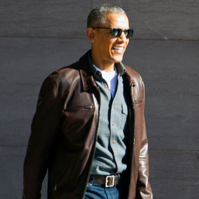 Η selfie του Barack Obama στο αεροδρόμιο της Αλάσκα που έγινε viral