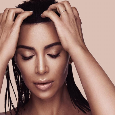 Το διαδίκτυο τα «βάζει» ξανά με την Kim Kardashian και τις απαγορευμένες της επιλογές