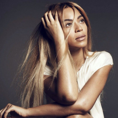 Η πρώτη δημόσια εμφάνιση της Beyonce και του Jay Z έναν μήνα μετά τη γέννηση των διδύμων