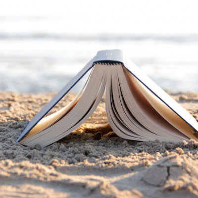 ΔΕΚΑ ΒΙΒΛΙΑ ΓΙΑ ΝΑ «ΚΟΛΛΗΣΕΙΣ» ΦΕΤΟΣ ΤΟ ΚΑΛΟΚΑΙΡΙ