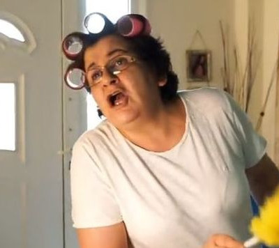 Αυτή η Ελληνίδα μάνα τρέλανε το διαδίκτυο μέσα σε λίγες ώρες και μας θύμισε τη δική μας μαμά! (vid)