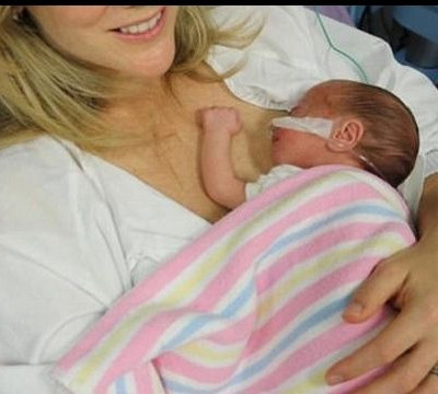 Γνωστή δημοσιογράφος αποκαλύπτει:«'Eνοιωθα άχρηστη που δεν μπορούσα να βοηθήσω το πρόωρο μωρό μου»