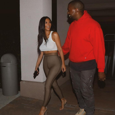 Είδες τη νέα προκλητική (και σχεδόν γυμνή) εμφάνιση της Kim Kardashian;