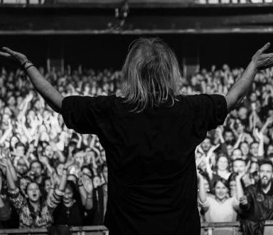 Ο Γιάννης Αγγελάκας στο Παλαιό Ελαιουργείο Ελευσίνας