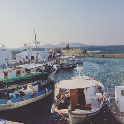 Η Νάουσα της Πάρου μέσα από την πιο «think positive» ματιά