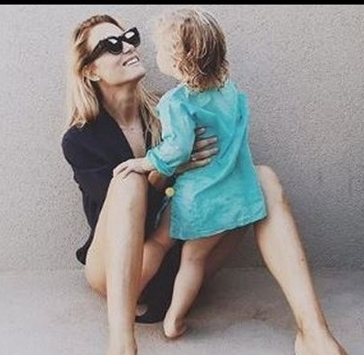 Βίκυ Καγιά: Η φωτoγραφία με φουσκωμένη κοιλιά, που φουντώνει τις φήμες για δεύτερη εγκυμοσύνη