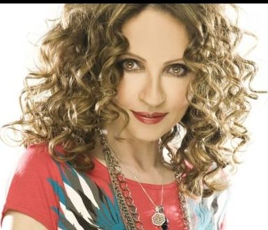 Η Γλυκερία για μια συναυλία στα Λουτρά Τήνου