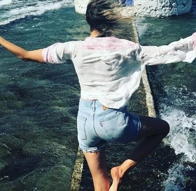 Δε φαντάζεστε ποια κάνει διακοπές στην Ελλάδα (φωτό)