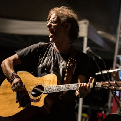 Ο Μίλτος Πασχαλίδης στο Παλαιό Ελαιουργείο Ελευσίνας