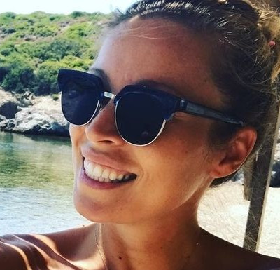 Η Μαριέττα Χρουσαλά ποζάρει με μπικίνι και για πρώτη φορά φαίνεται η φουσκωμένη της κοιλίτσα