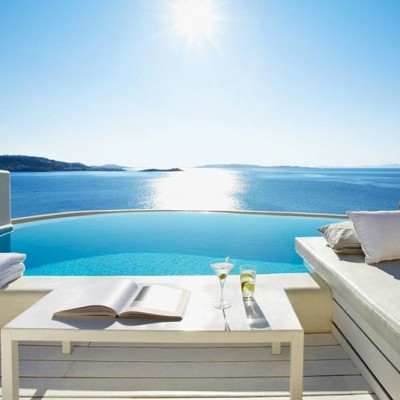 Summer is still here: Αυτές είναι οι 8 πιο εντυπωσιακές πισίνες του πλανήτη