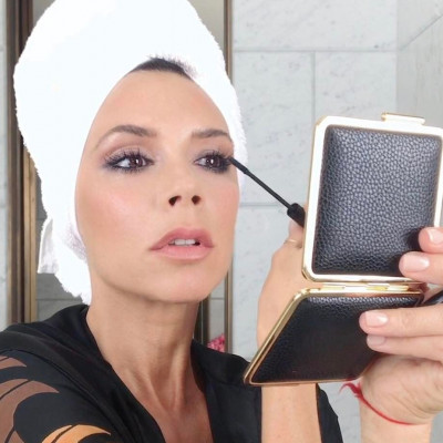 Victoria Beckham: Το τρικ στο μακιγιάζ που κάνει να φαίνονται μεγαλύτερα τα μάτια της