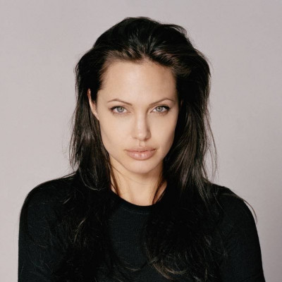 Η πρώτη εμφάνιση της Angelina Jolie, μετά τις φήμες περί επανασύνδεσης με τον Brad Pitt