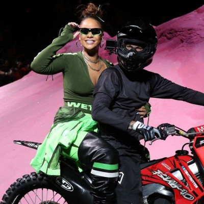 NYFW S/S 2018: Η Rihanna πιο «άγρια» από ποτέ στο show Fenty x Puma