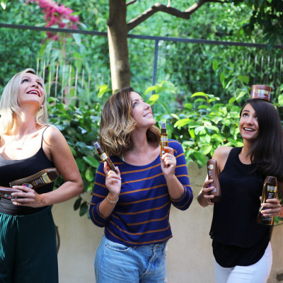 Μια ξανθιά, μια μελαχρινή και μια καστανή αποκαλύπτουν το μυστικό των μαλλιών τους