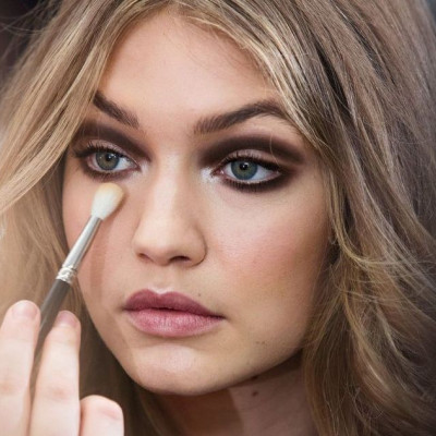 3 λάθη που κάνεις με το concealer και τονίζεις τους μαύρους κύκλους