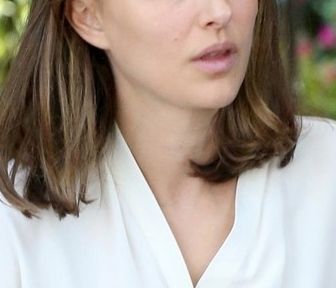 Κι όμως υπάρχει ακόμα celebrity που κυκλοφορεί εντελώς άβαφη. Θαύμα!