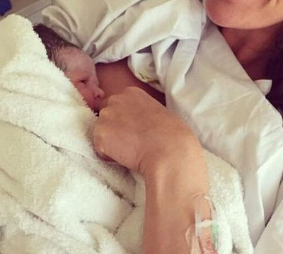 Η πρώτη φωτογραφία μέσα από το μαιευτήριο