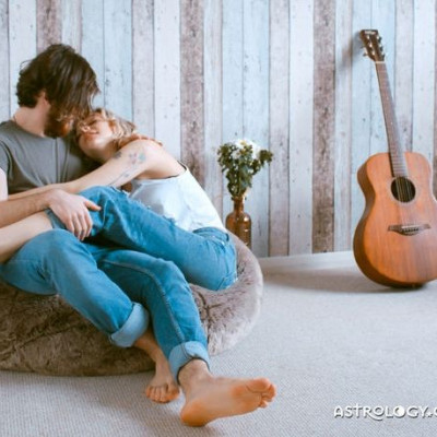 Πανσέληνος στον Κριό: Προβλέψεις για τα ερωτικά και τις σχέσεις σου