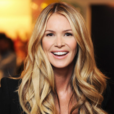 Μέτρα «κουτάκια»: Η Elle Macpherson ποζάρει με εσώρουχα στα social & μας θυμίζει γιατί ήταν topmodel