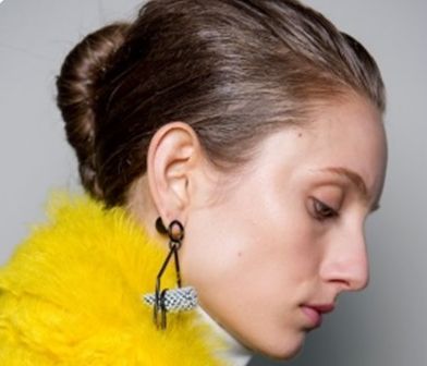 Chic with a Twist: Βήμα- βήμα δες πώς θα πετύχεις αυτό το χτένισμα!