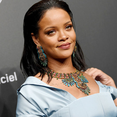 Tην προσοχή σας: Η Rihanna έχασε τα περιττά κιλά και μας το δείχνει με τη νέα της εμφάνιση