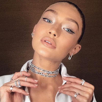 Beauty Alert! Η Gigi Hadid ανακοίνωσε τη δική της σειρά μακιγιάζ