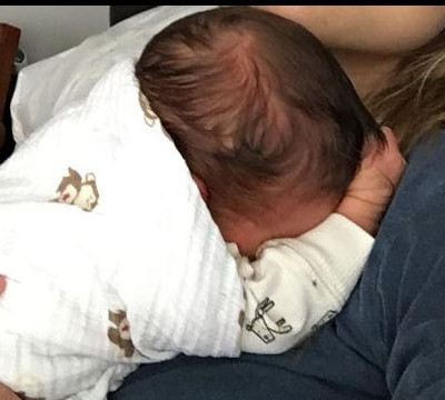 Δύο εβδομάδες μετά τη γέννηση του γιου της, η ηθοποιός δείχνει το σημάδι της καισαρικής τομής