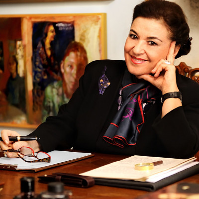 Συναντήσεις απρόβλεπτες: Η Μαρίνα Λαμπράκη – Πλάκα στον Ιανό