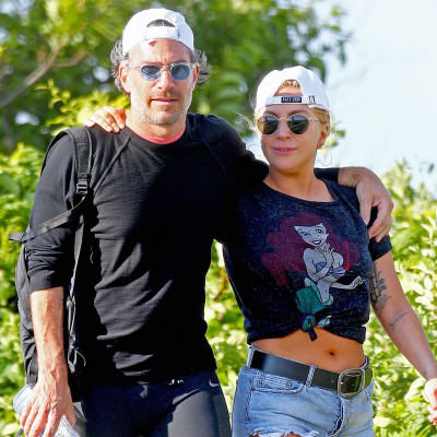 Η Lady Gaga και ο Christian Carino αρραβωνιάστηκαν και δεν είναι ψέμα