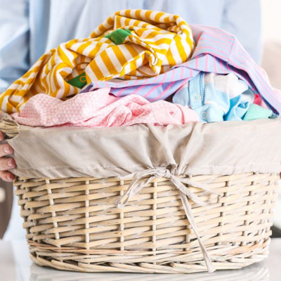 7 Tips για να απλώνεις σωστά τα ρούχα σου και να στεγνώνουν πιο γρήγορα τώρα που κάνει κρύο