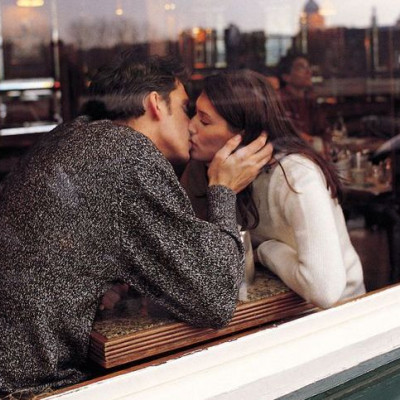 Έρευνα που θα σε κάνει πολύ ευτυχισμένη: Τι πρέπει τελικά να φας στο πρώτο ραντεβού;