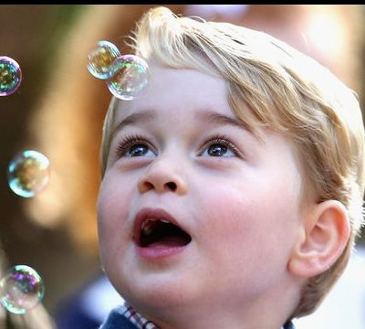 Οι πιο απίθανες πόζες του πρίγκιπα George που έχουν ξετρελάνει το διαδίκτυο